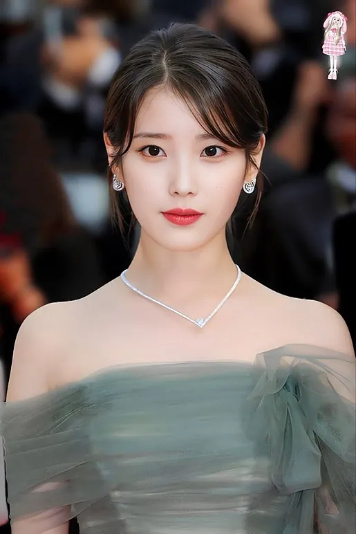 IU（李知恩）